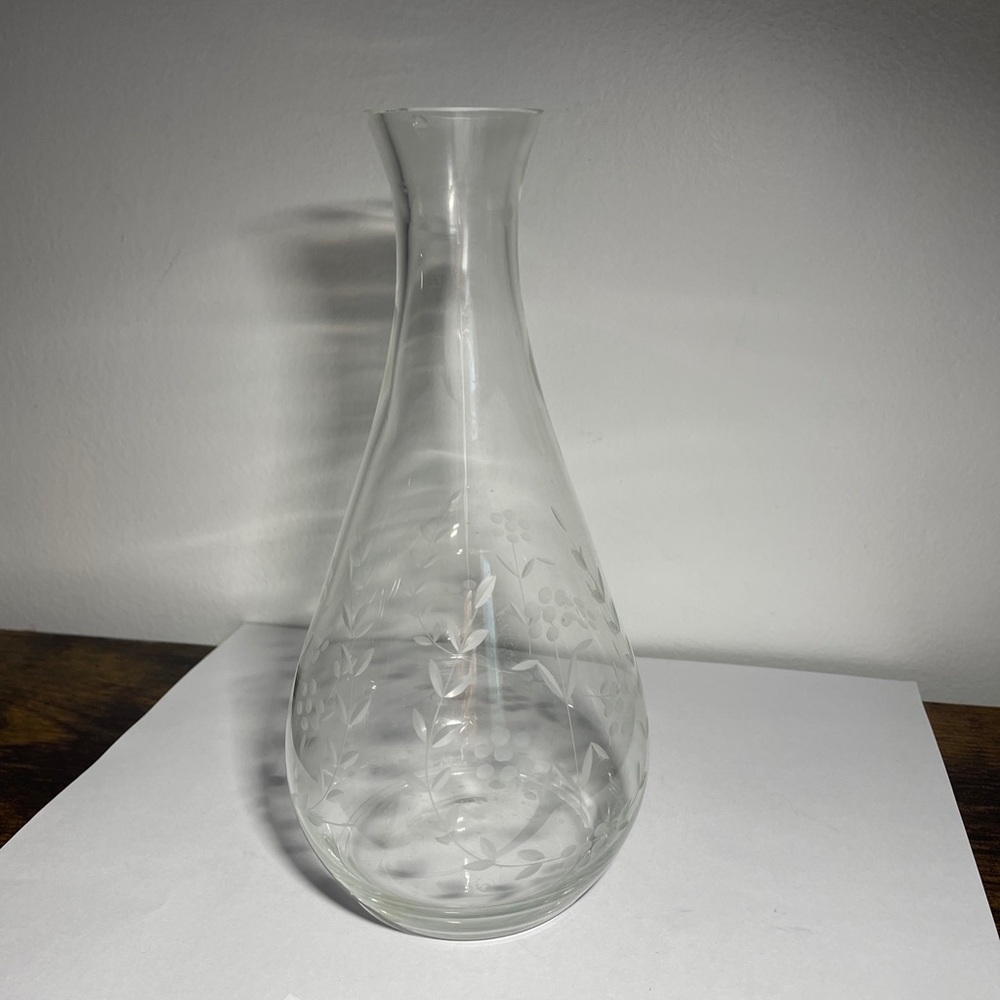 Vintage 1970 to 1990s Princess House Etched Clear Glass Vase 8.5 "Tall base 2.5"